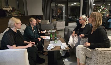 Skupinové stretnutie náhradných rodičov a rómskych poradcov