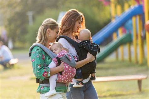 Správne nosenie bábätka v polohe tigrík