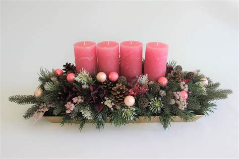 Adventný svietnik s vianočnými motívmi