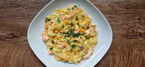 Tanier s lososom a ryžou