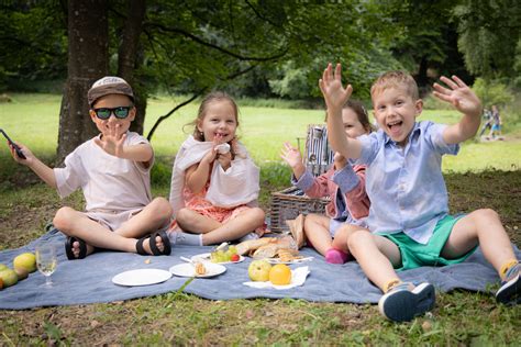 Deti čítajúce na tablete