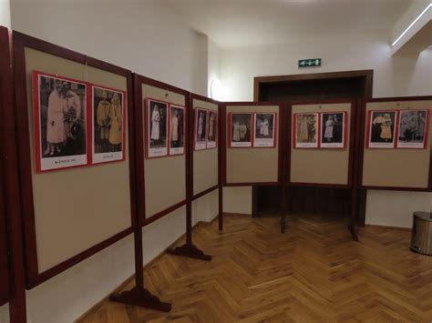 Záber z výstavy dobových fotografií detí