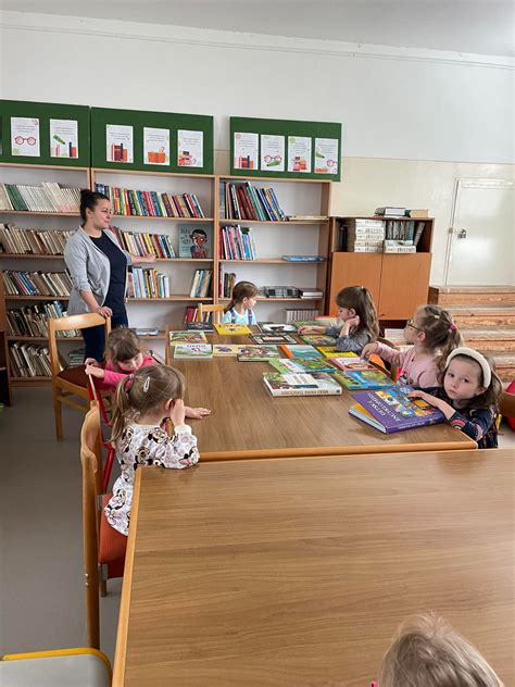 Obrázok detí v knižnici