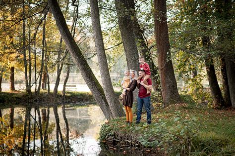 Rodina sa fotí v prírode