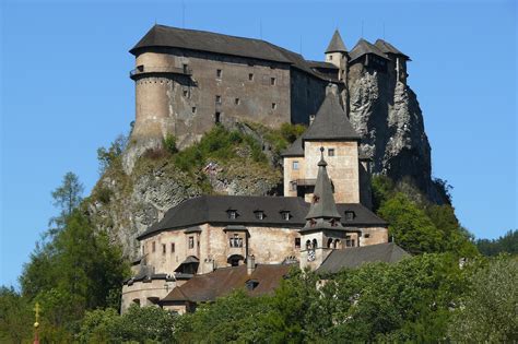 Oravský hrad na skale