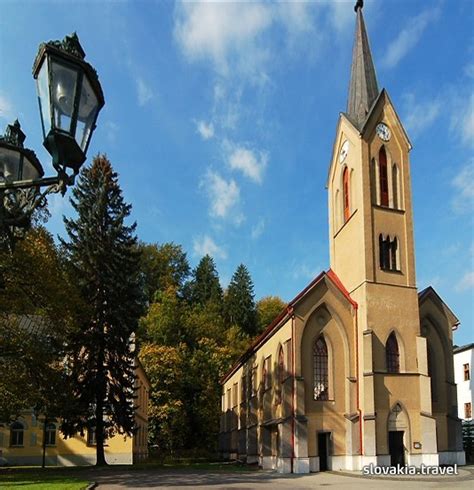 Hviezdoslavovo námestie v Dolnom Kubíne s fontánou