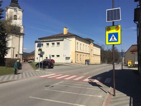 Bezpečnostné prvky na priechodoch pre chodcov: osvetlenie a značenie
