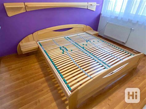 Detail spracovania drevenej konštrukcie postieľky z borovicového masívu