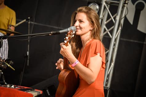 Dominika Gurbaľová s gitarou