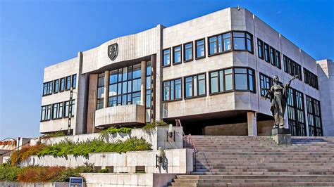 budova parlamentu v Bratislave a legislatívny proces
