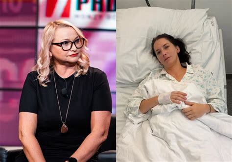 Matka uspávajúca dieťa na fitlopte