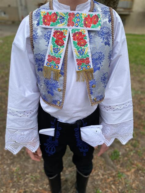 Tradičné slovenské kroje pri príležitosti krstu