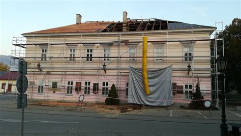 Bridlicová strecha na historickej budove