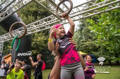 Deti na prekážkovom závode Gladiator Race Kids