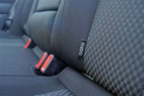 Ilustrácia otočnej základne ISOFIX s autosedačkou