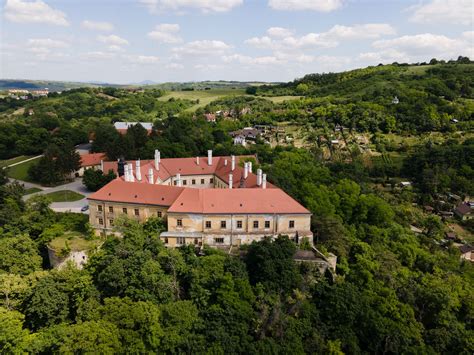Hlohovský zámok s kaplnkou