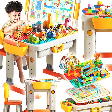 Deti s kockami stavebnice