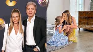 Štefan Skrúcaný a Erika Judínyová s dcérou Ellou