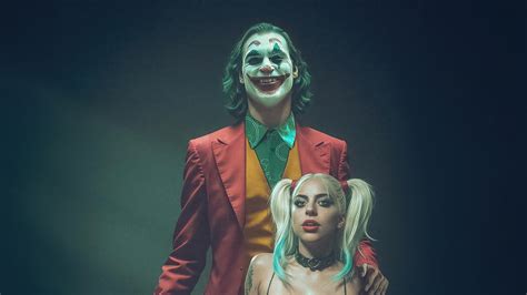 Harley Quinn a Joker v ikonickej póze