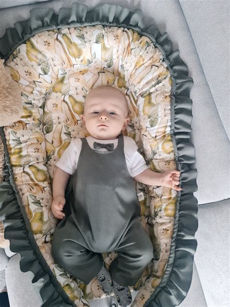 Obojstranné hniezdo pre bábätko v prírodných farbách