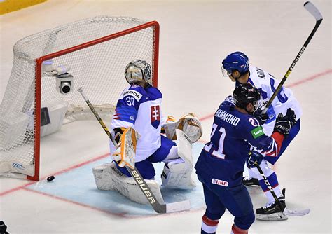 Hokejista v akcii s dobre zvolenou hokejkou