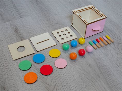 Montessori vkladačka s guličkami a drevený box