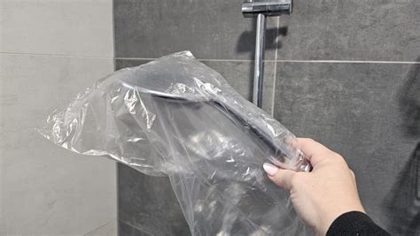 Dieťa v blízkosti plastového vrecka