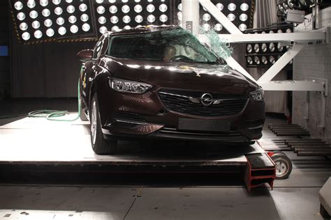 Euro NCAP nárazový test Opel Insignia