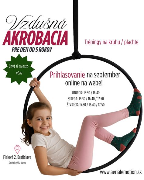 Dieťa objavujúce svoje telo