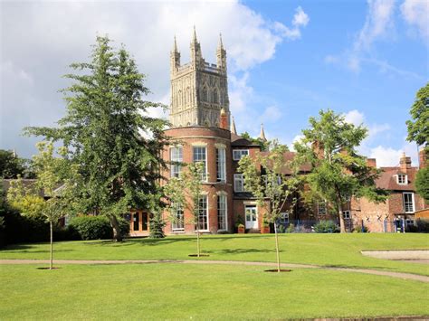Historická budova King's School v Granthame
