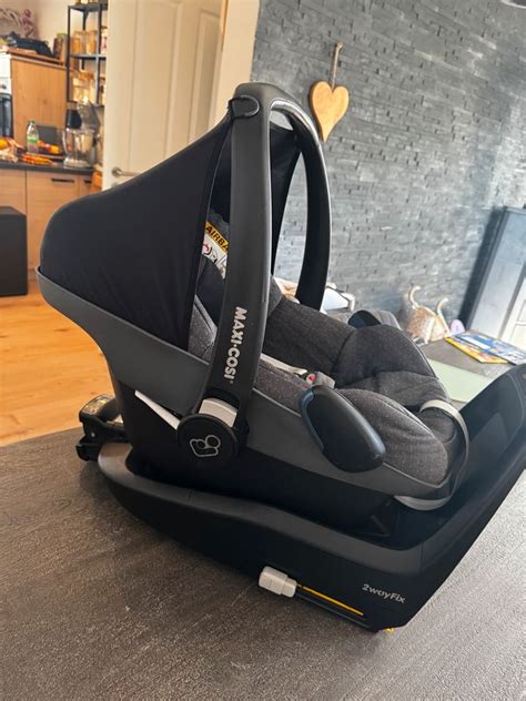 Maxi-Cosi 2wayFix základňa s autosedačkou