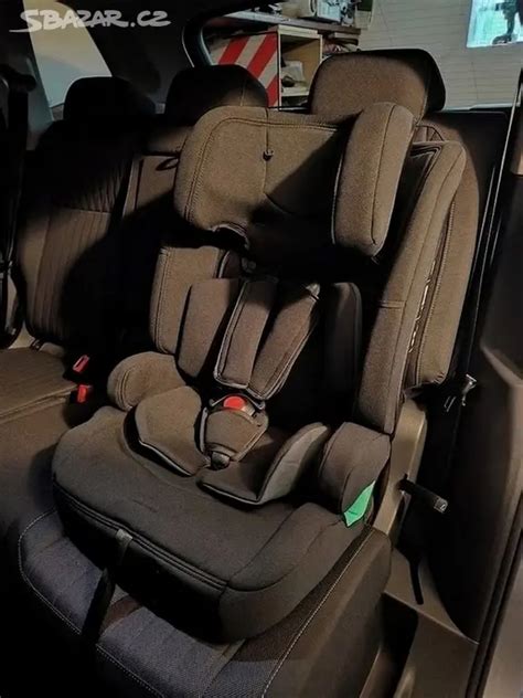 Symbol havárie a nová autosedačka