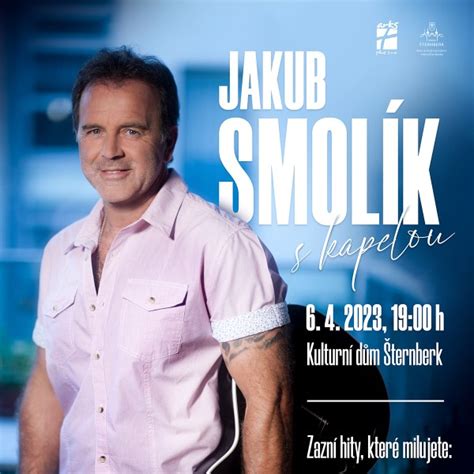 Jakub Smolík na pódiu počas koncertu