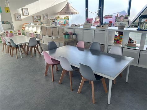 ilustrácia interiéru jaslí s prvkami Montessori a priestorom pre hru