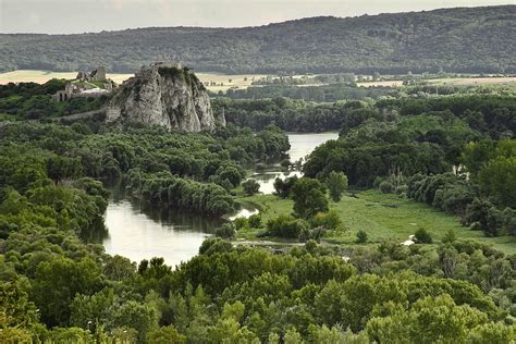 letná prírodná scenéria v auguste symbolizujúca čas menín