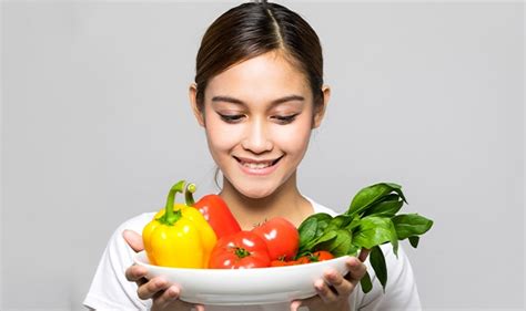 teenager eating healthy food