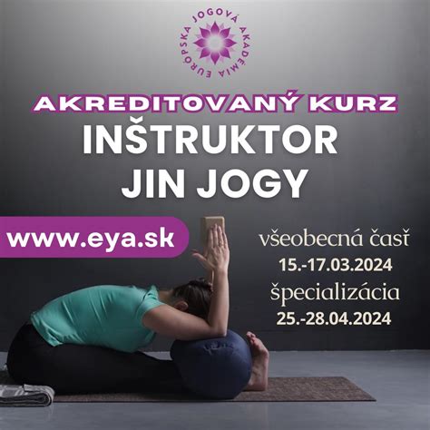 inštruktor jogy pomáhajúci tehotnej žene pri správnom postoji