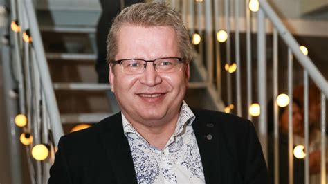 Juraj Čurný ako hudobný expert v televíznom štúdiu