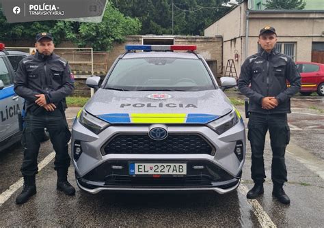 Policajná hliadka zasahujúca pri incidente