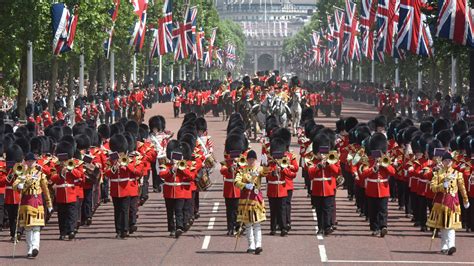 Pochod Trooping the Colour s kráľovskou rodinou