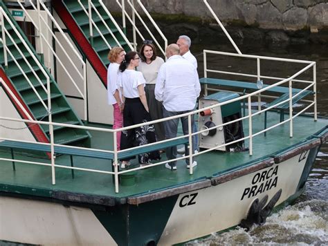 Karel Šíp pri oslave 80. narodenín na lodi