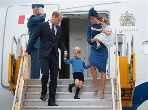 Princ William a vojvodkyňa Kate s princeznou Charlotte po narodení