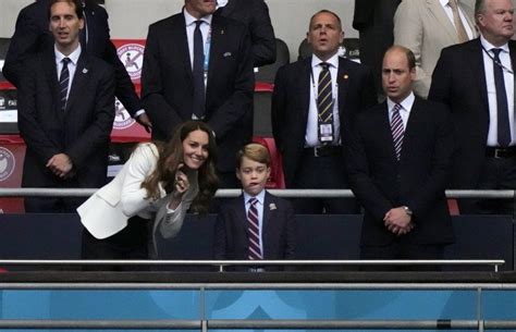 Kate Middleton s princ Georgeom krátko po pôrode v roku 2013