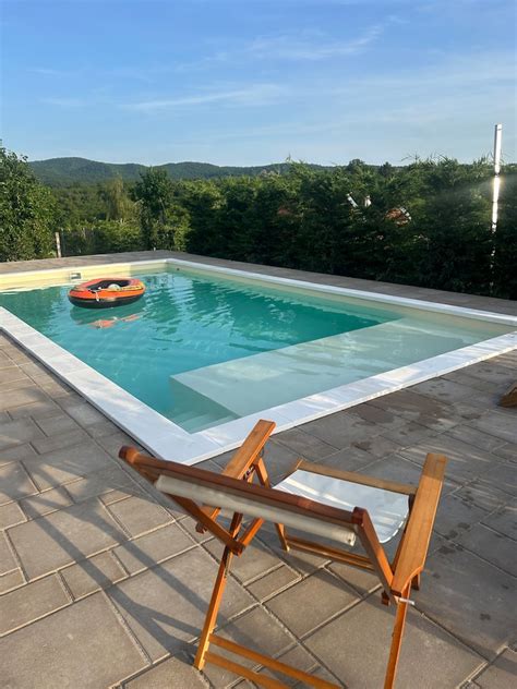 Bazén v Hürlimannbad & Spa s panoramatickým výhľadom