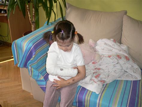 Dieťa v pokoji s obmedzenými stimulmi