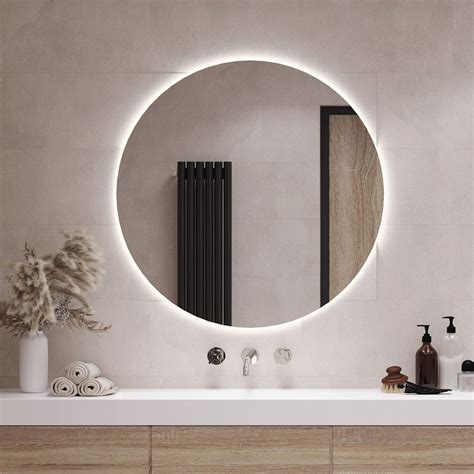 Zrkadlo s nejasným odrazom a jasným obrazom, symbolizujúce prechod od čiastočného poznania k plnosti