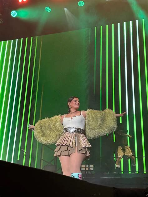 Nelly Furtado na pódiu
