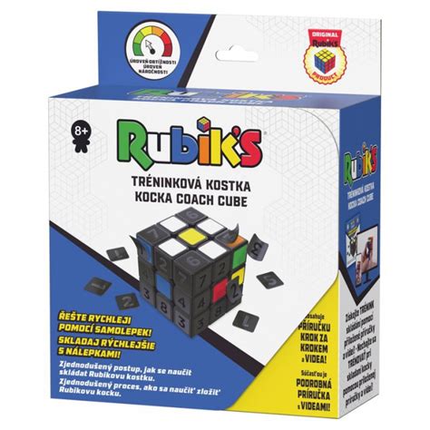 Dieťa so zloženou Rubikovou kockou