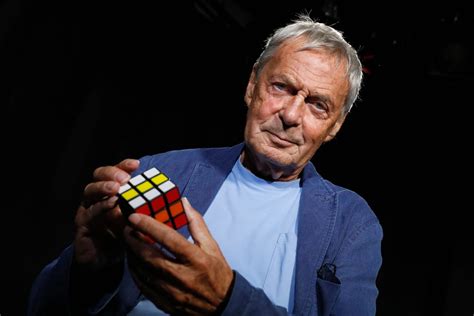Portrét Ernő Rubika