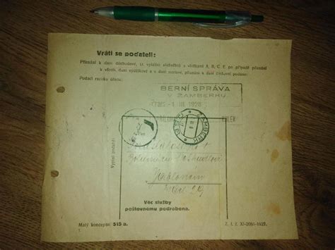Starý dokument s nečitateľným písmom a pečaťou, symbolizujúci historické matričné záznamy a výzvy ich overovania.